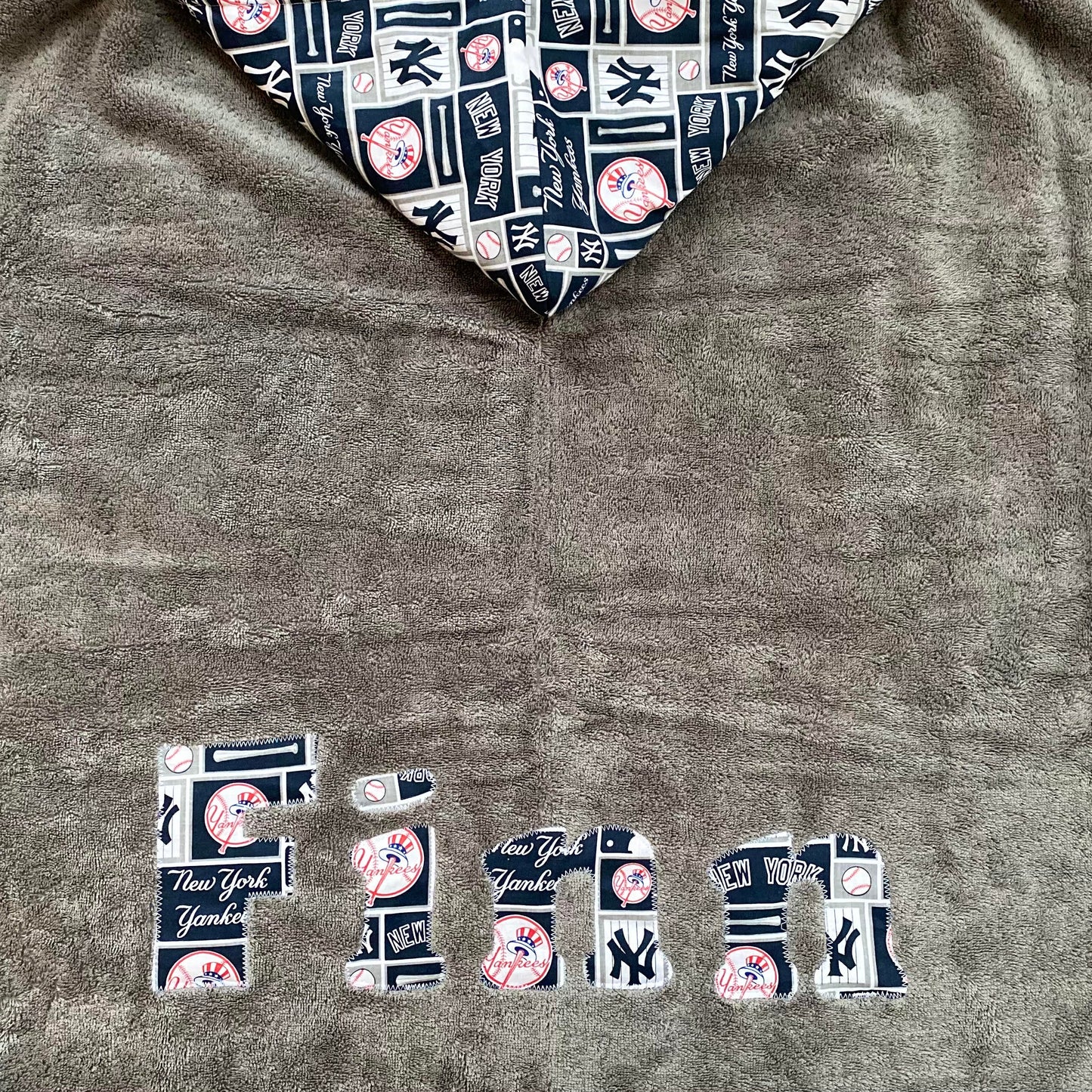 Hooded Towel Yankees (Boy)